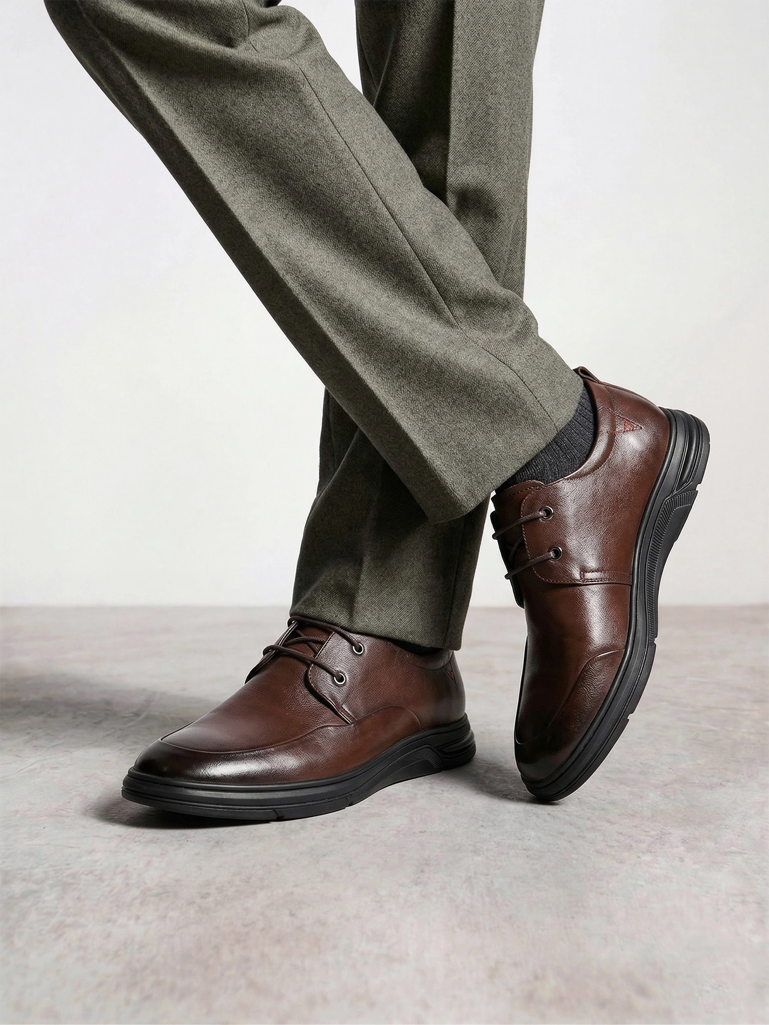 Туфли коричневого цвета со шнуровкой